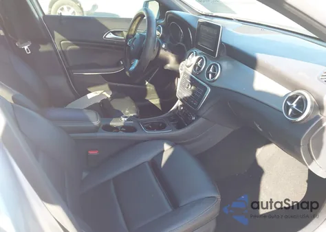 2016 Mercedes-Benz Gla 250 4Matic z USA, uszkodzony, nr VIN WDCTG4GB0GJ244219